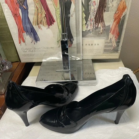 Authentic Burberry Pumps - Picture 10 of 15